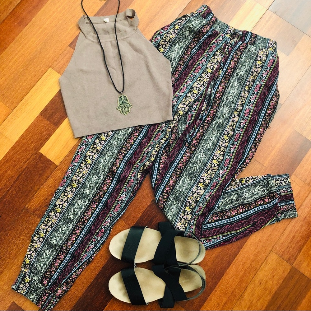 Printed pegged pants